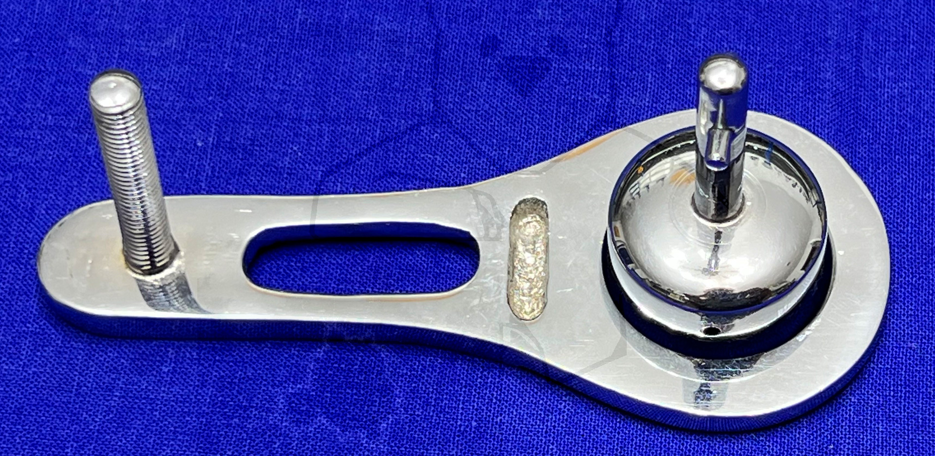 Gomco-Clamp, Bodenplatte mit Eichel-Glocke